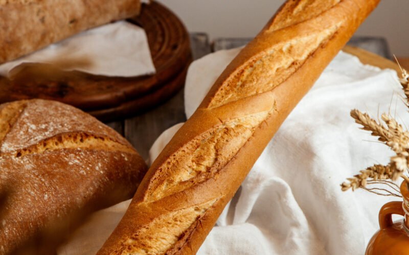 طريقة عمل خبز الباجيت الفرنسي الشهي بطريقة سهلة